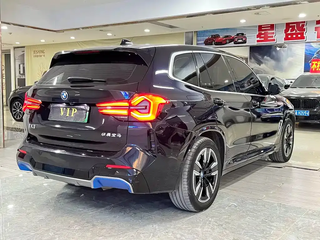 BMW iX3 — фото 9
