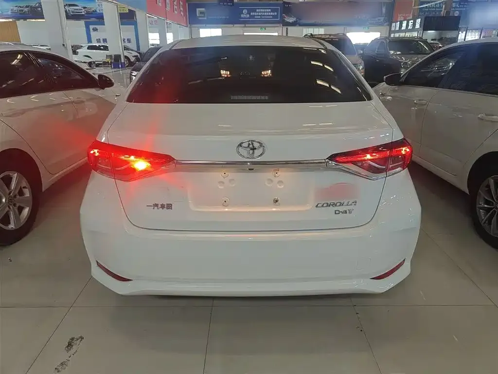 Toyota Corolla — фото 3