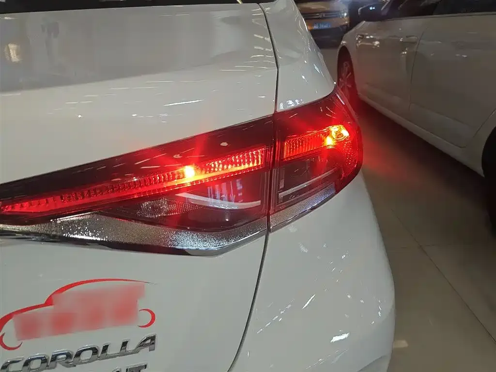 Toyota Corolla — фото 8