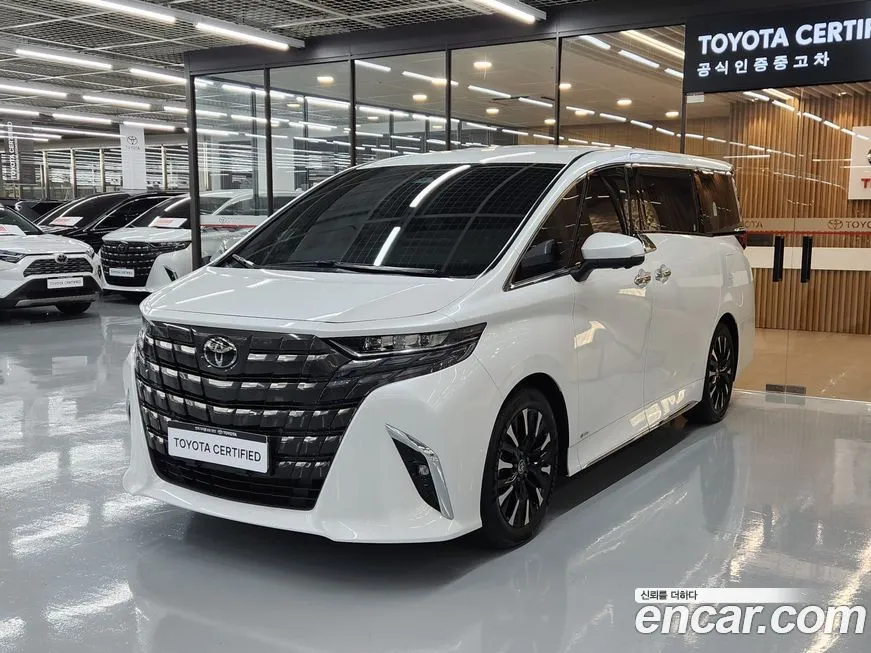 Toyota Alphard — фото 1