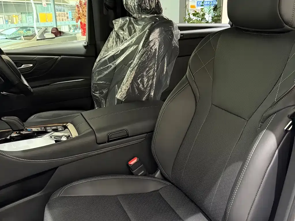 Toyota Vellfire — фото 10