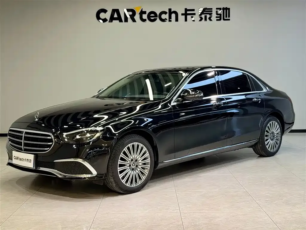 Mercedes-Benz E-Class — фото 1