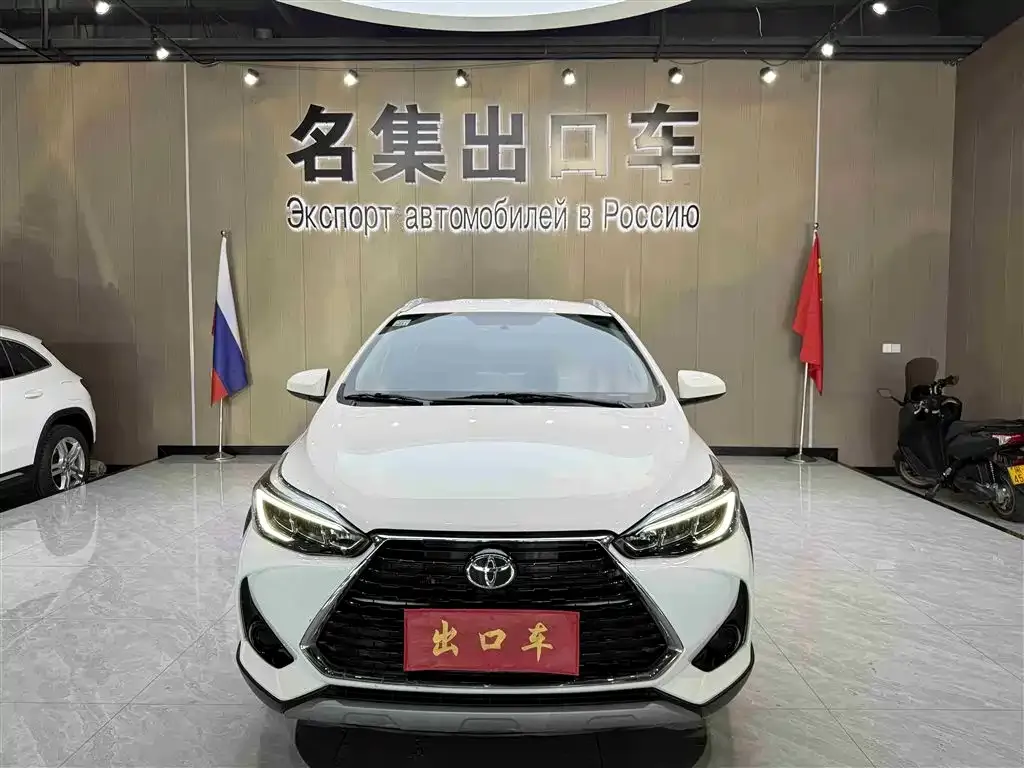 Toyota Yaris L — фото 2