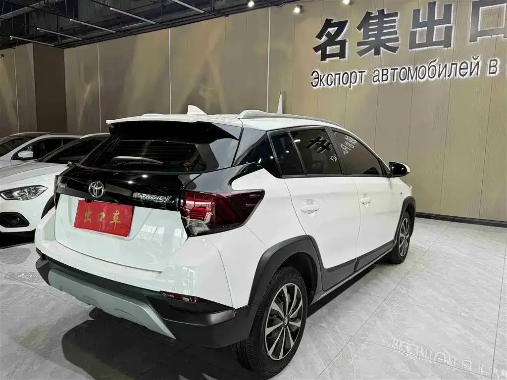 Toyota Yaris L — фото 4