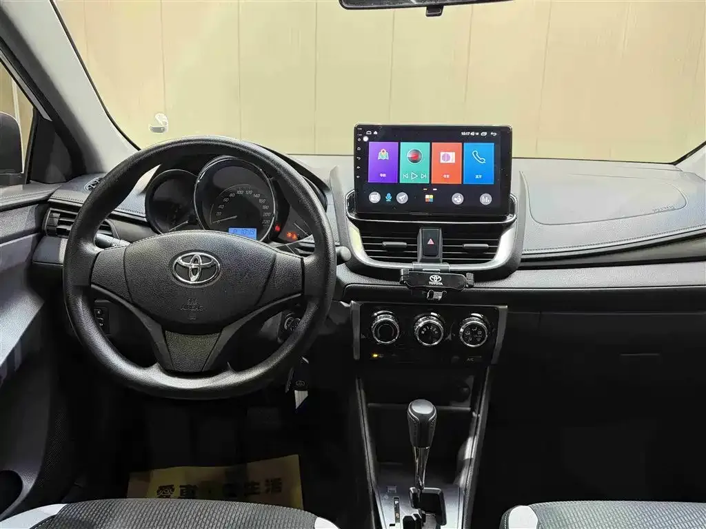 Toyota Yaris L — фото 8