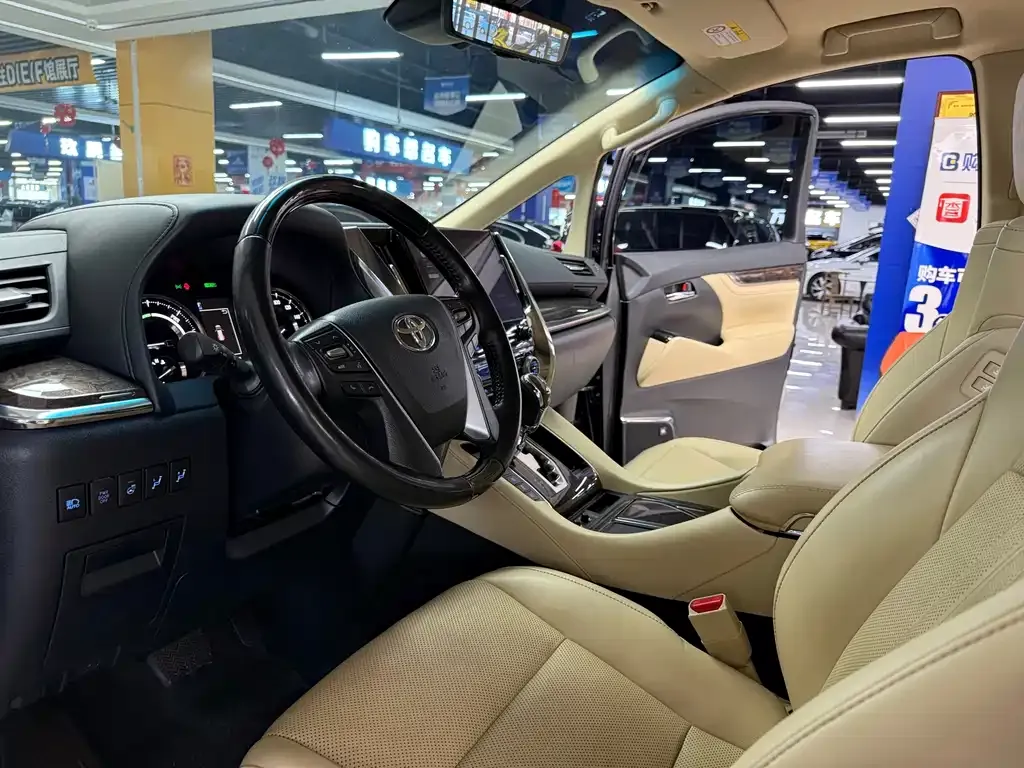 Toyota Vellfire — фото 7