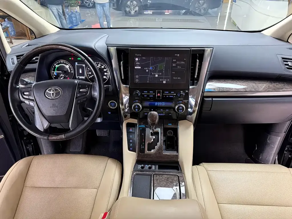 Toyota Vellfire — фото 6