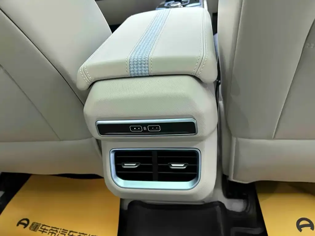 Geely Icon — фото 7