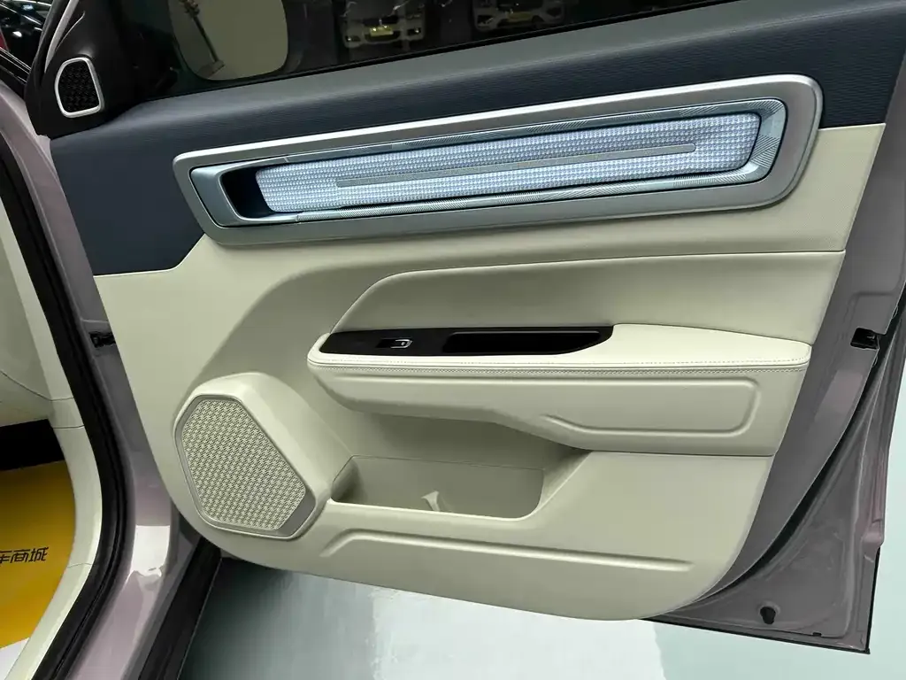 Geely Icon — фото 8
