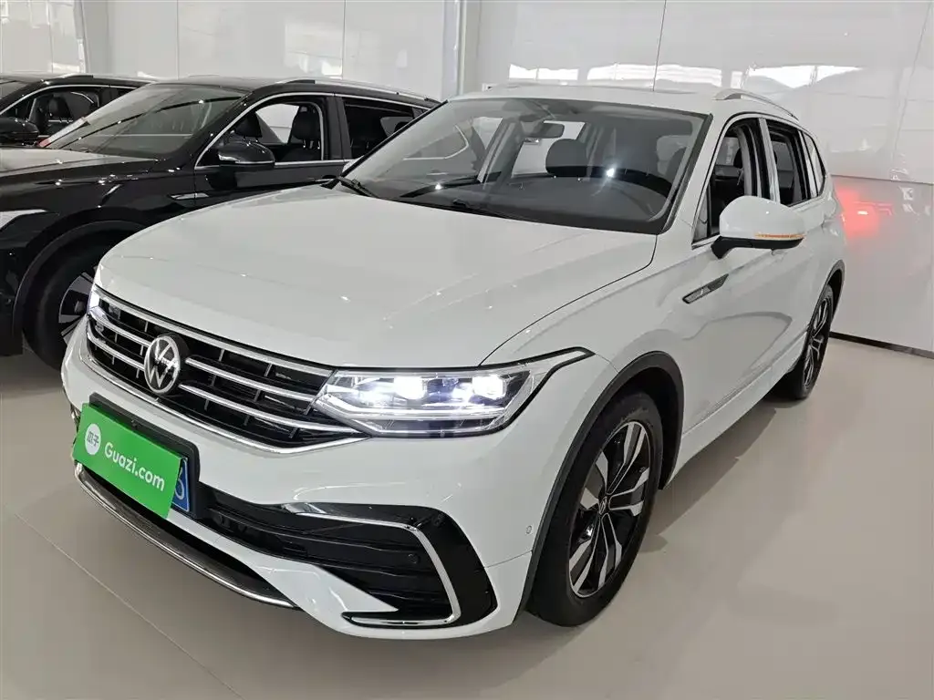 Volkswagen Tiguan L — фото 1