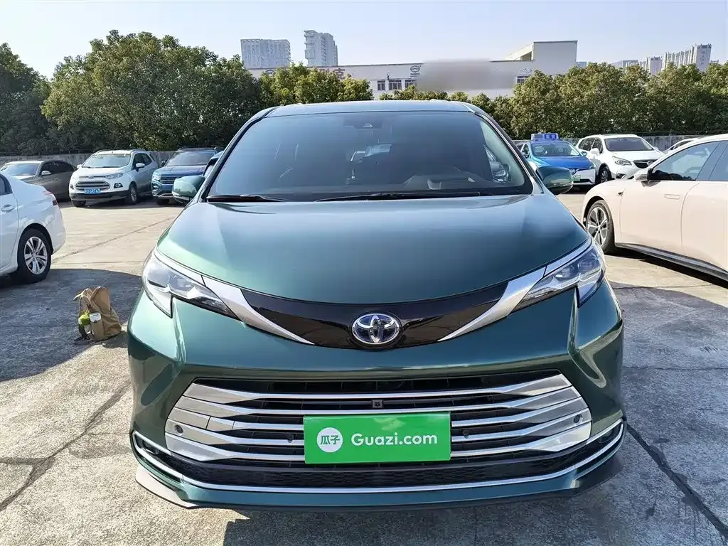 Toyota Sienna — фото 2