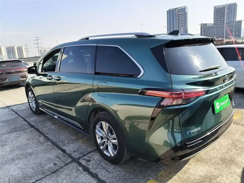 Toyota Sienna — фото 4