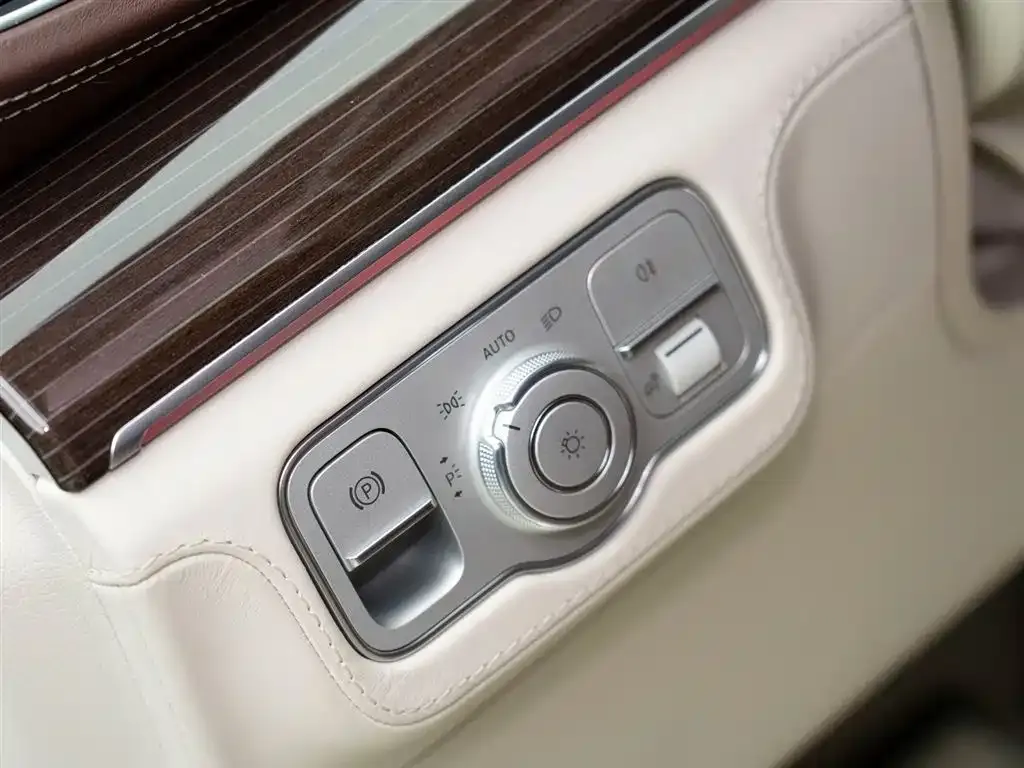 Mercedes-Benz GLS — фото 9