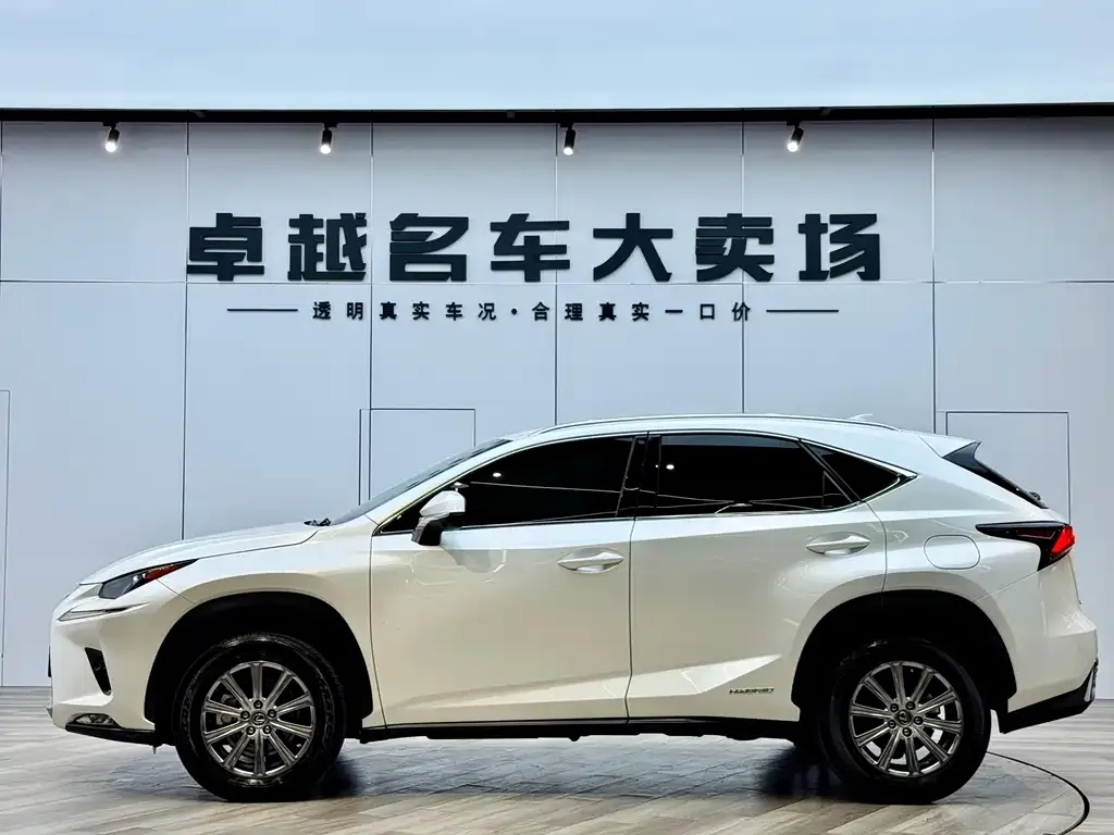 Lexus NX — фото 7
