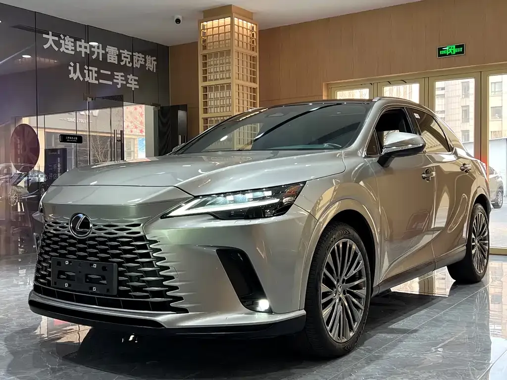 Lexus RX — фото 1