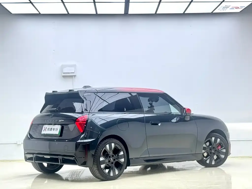 MINI JCW Electric — фото 4