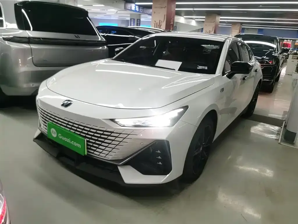Changan UNI-V iDD — фото 1