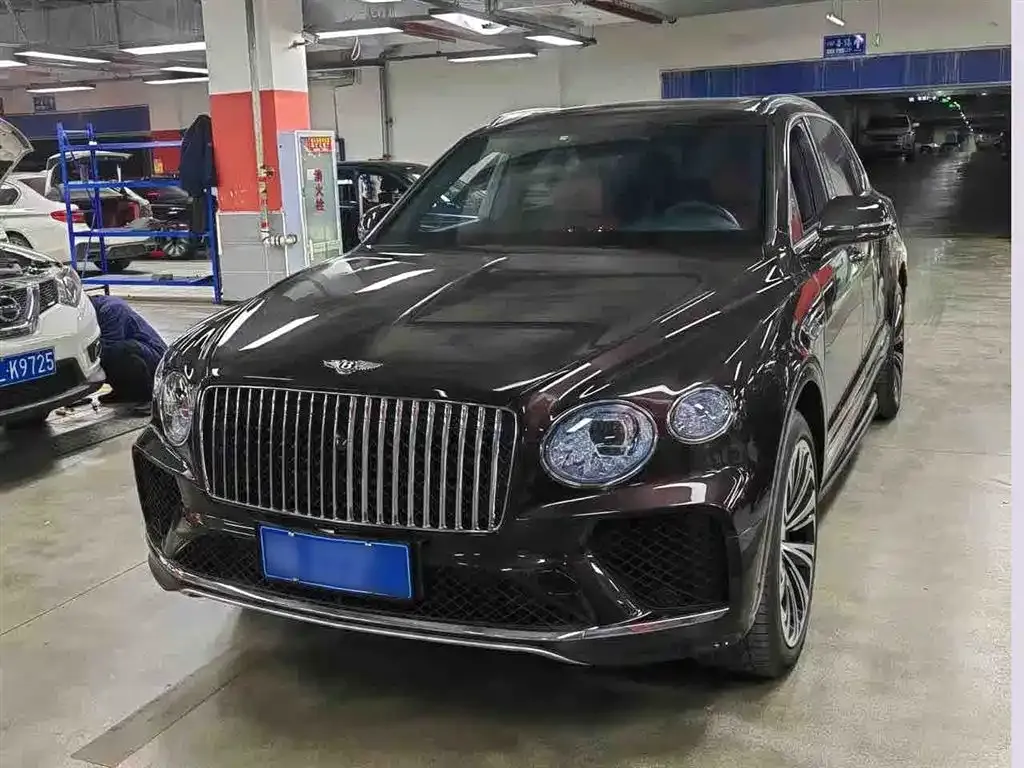 Bentley Bentayga — фото 1