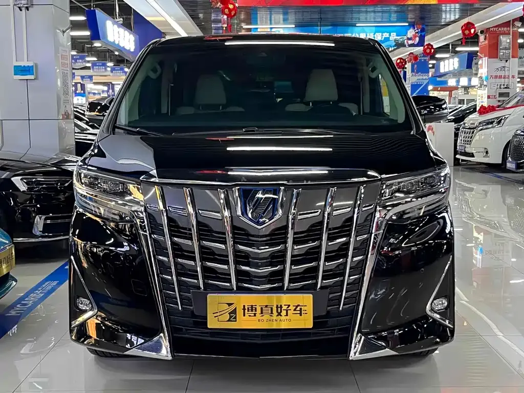 Toyota Alphard — фото 4