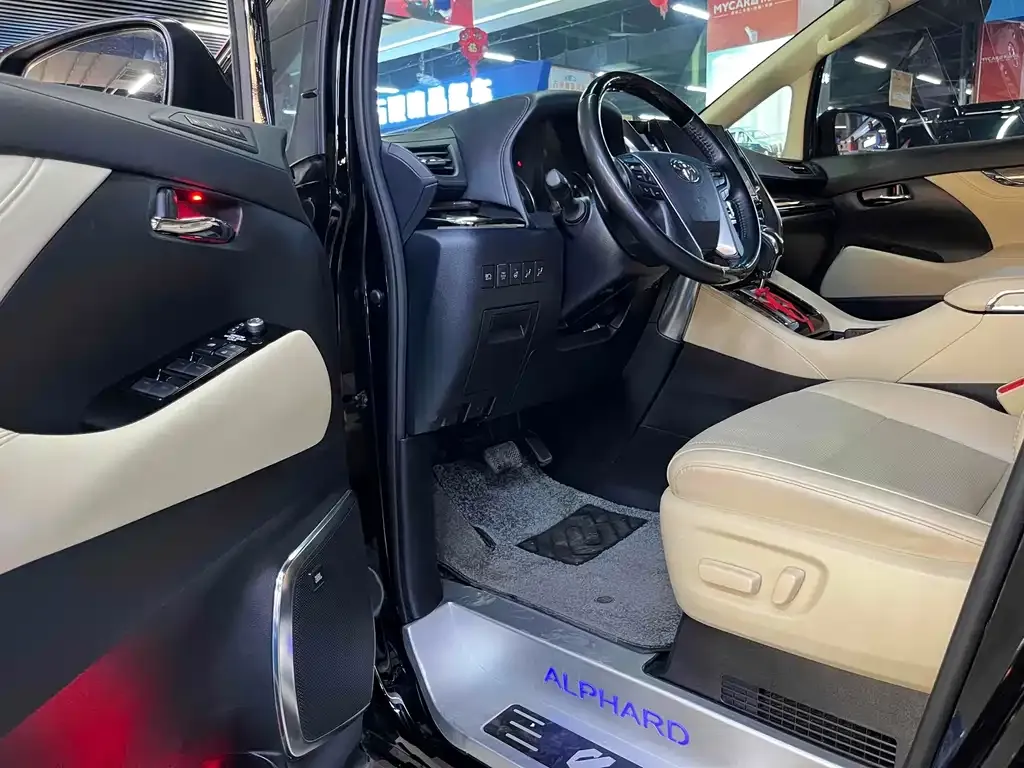 Toyota Alphard — фото 7