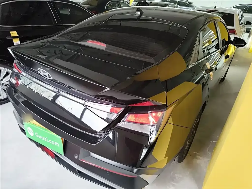 Hyundai Elantra — фото 4