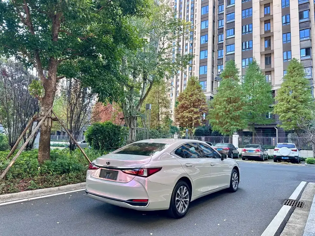 Lexus ES — фото 7