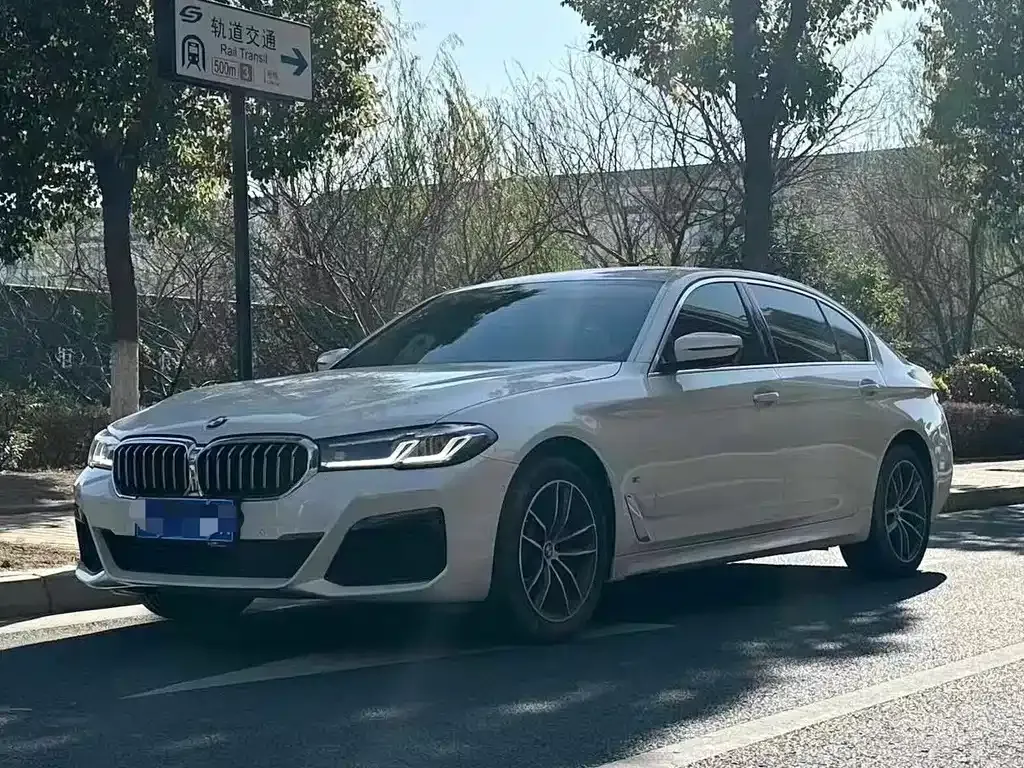 BMW 5 Series — фото 1