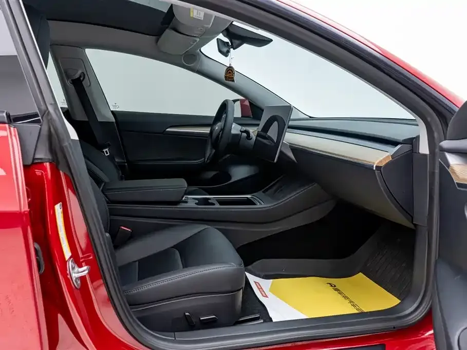 Tesla Model 3 — фото 10