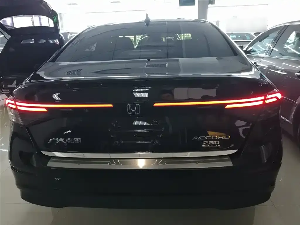 Honda Accord — фото 6