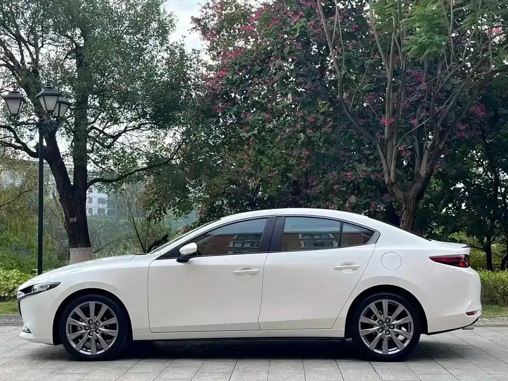 Mazda 3 Axela — фото 4