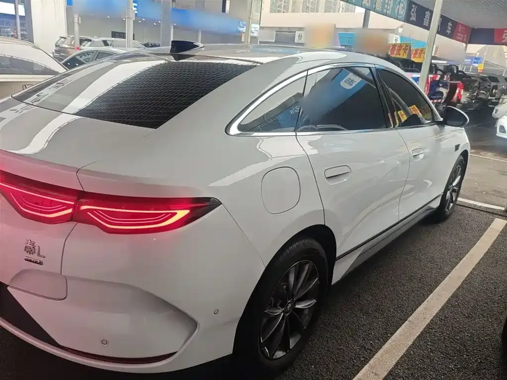 BYD Qin L — фото 4