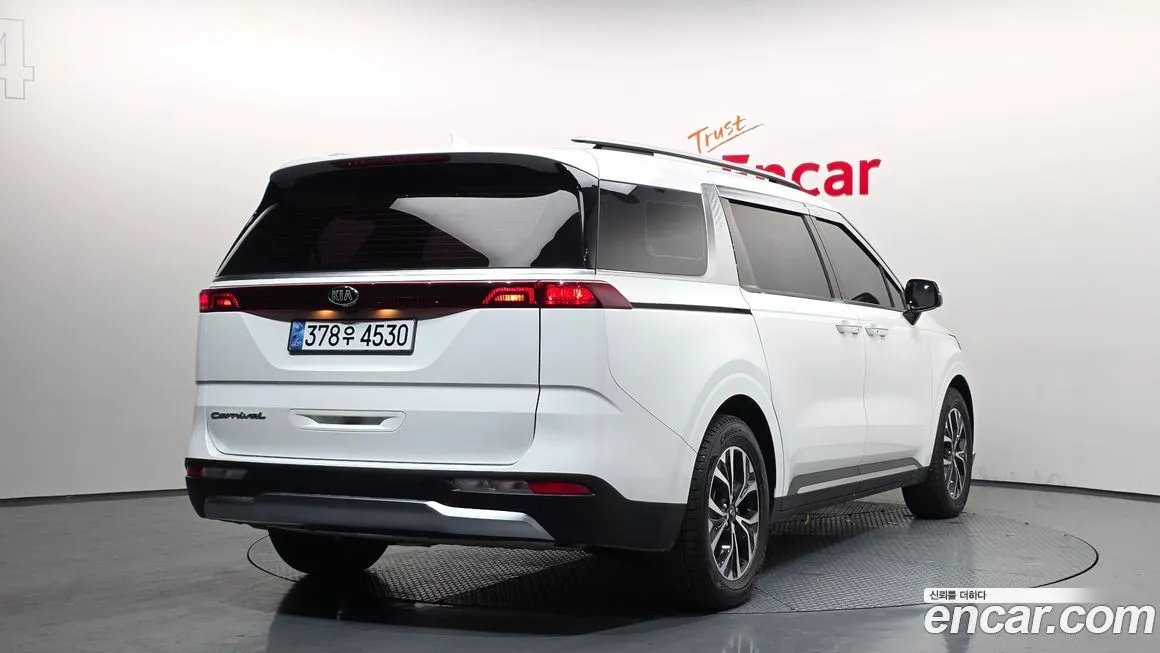 Kia Carnival — фото 10