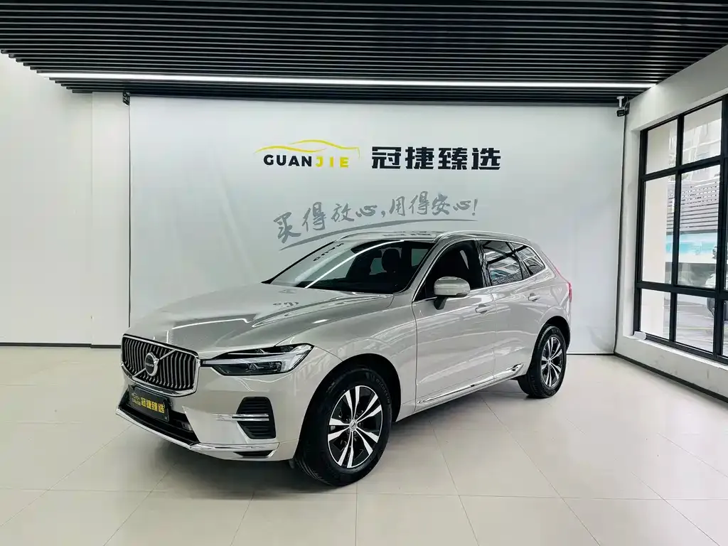 Volvo XC60 — фото 1