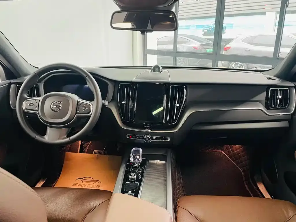 Volvo XC60 — фото 4