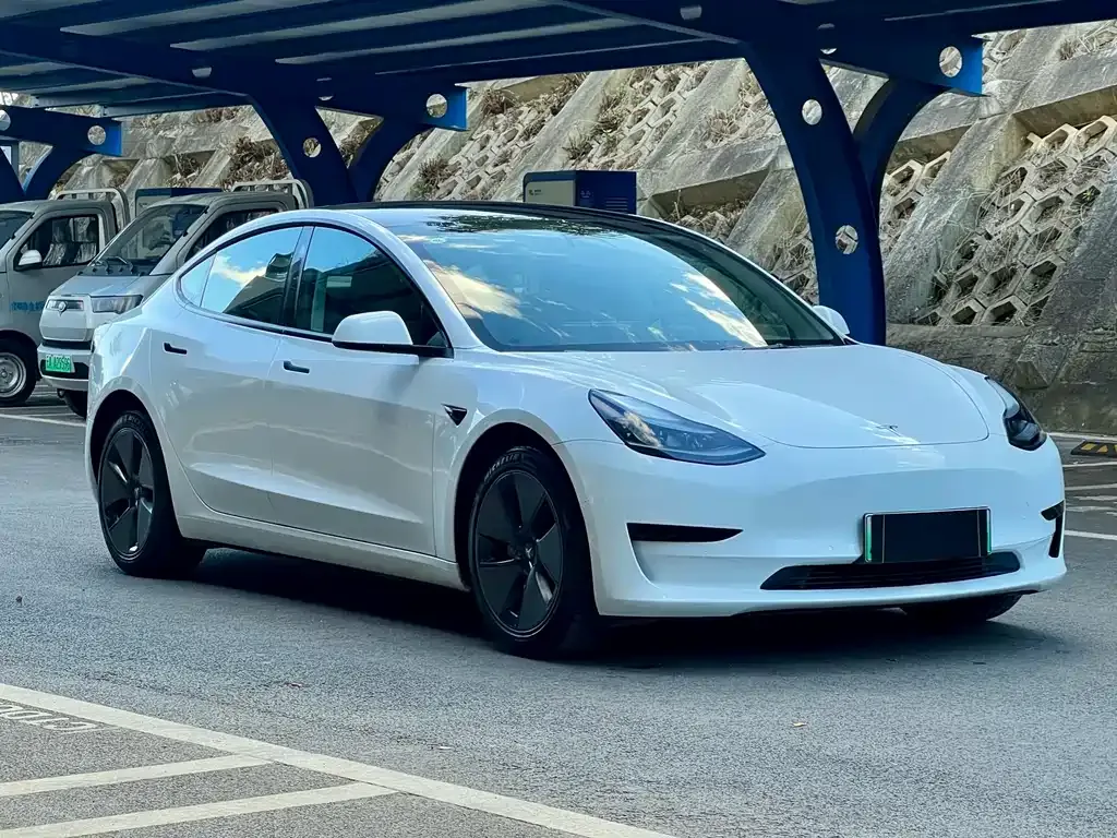 Tesla Model 3 — фото 3