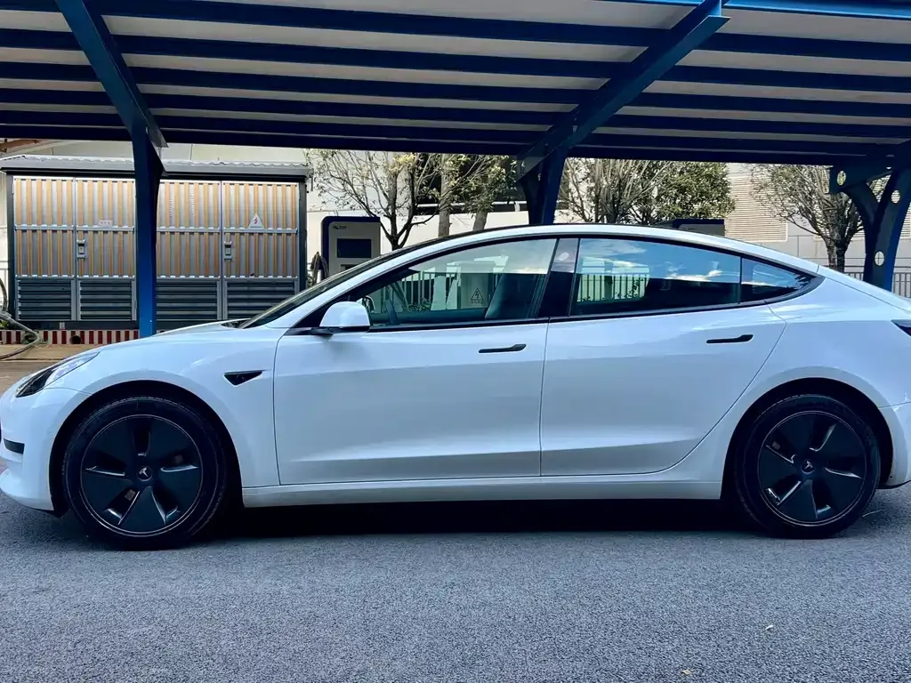 Tesla Model 3 — фото 5