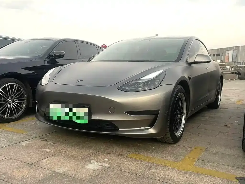 Tesla Model 3 — фото 1