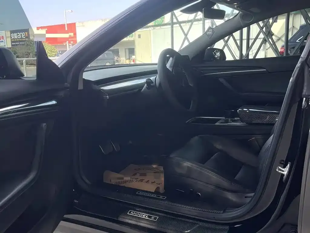 Tesla Model 3 — фото 3