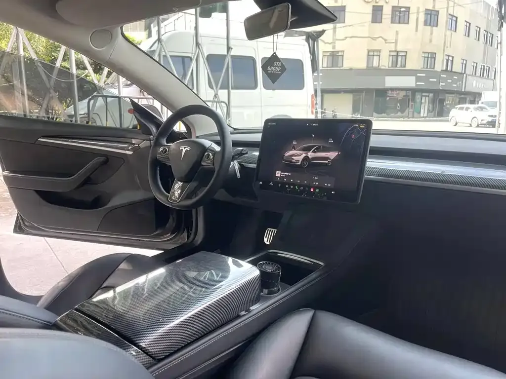 Tesla Model 3 — фото 2