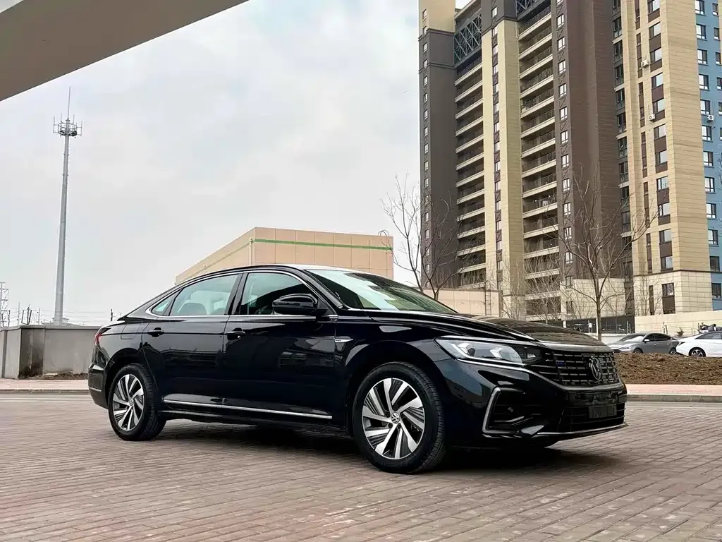 Volkswagen Passat New Energy — фото 9