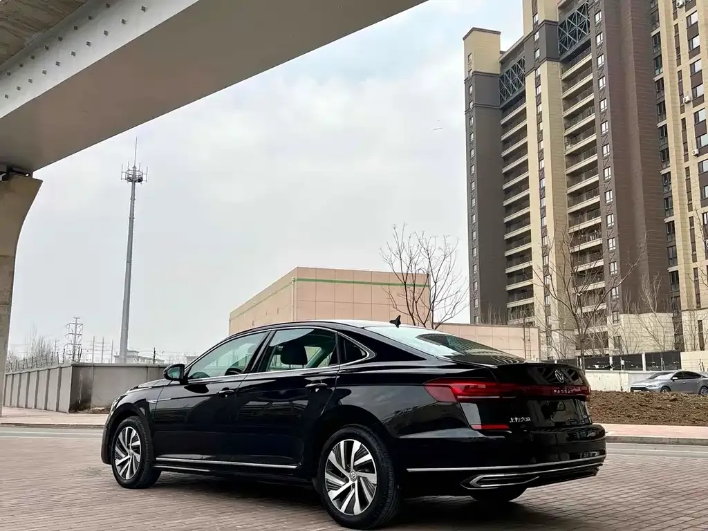 Volkswagen Passat New Energy — фото 2