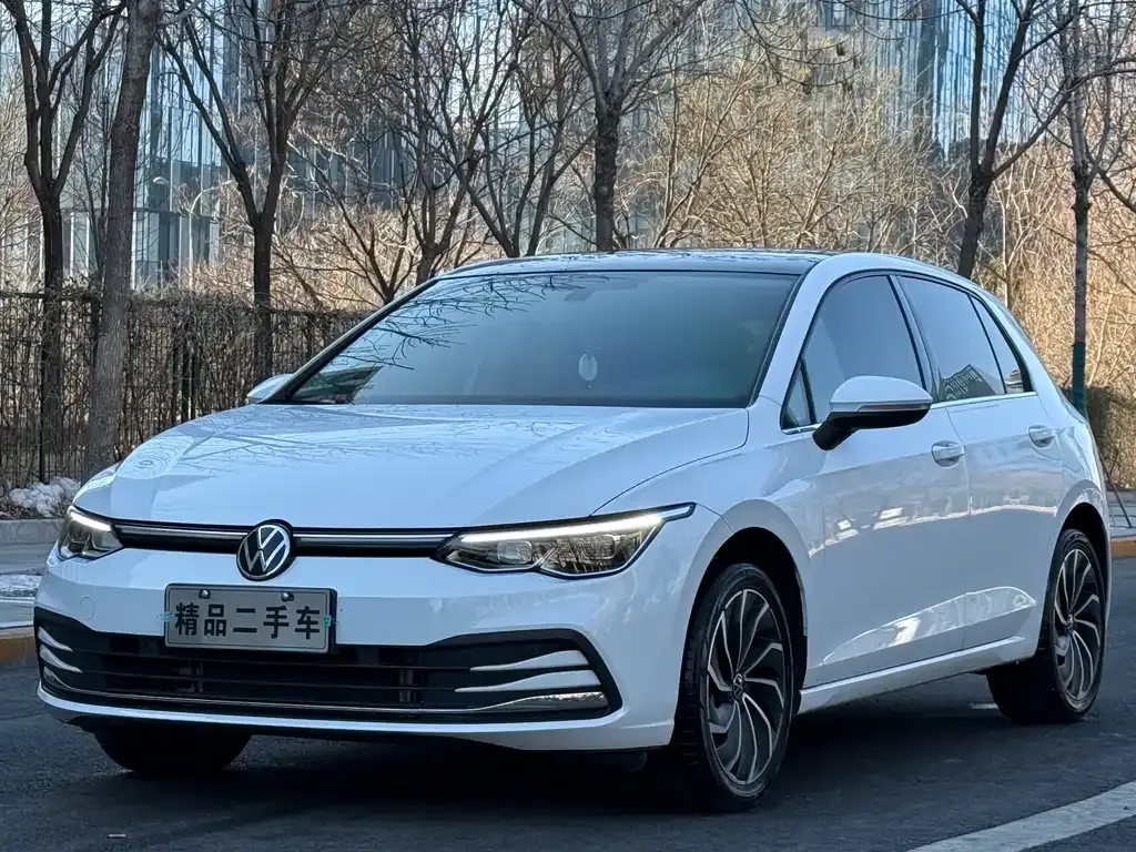 Volkswagen Golf — фото 1