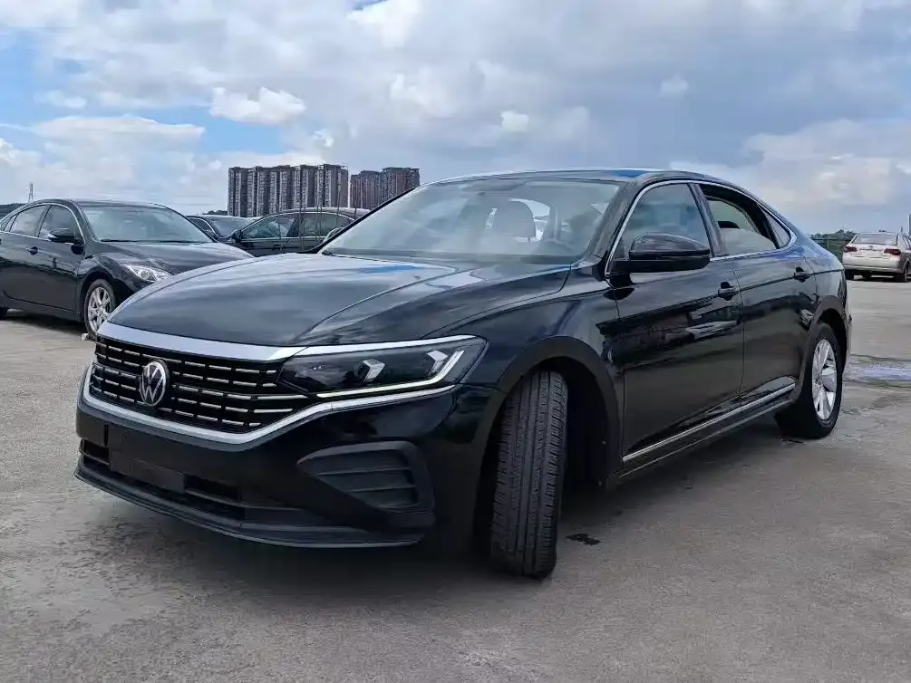 Volkswagen Passat — фото 1