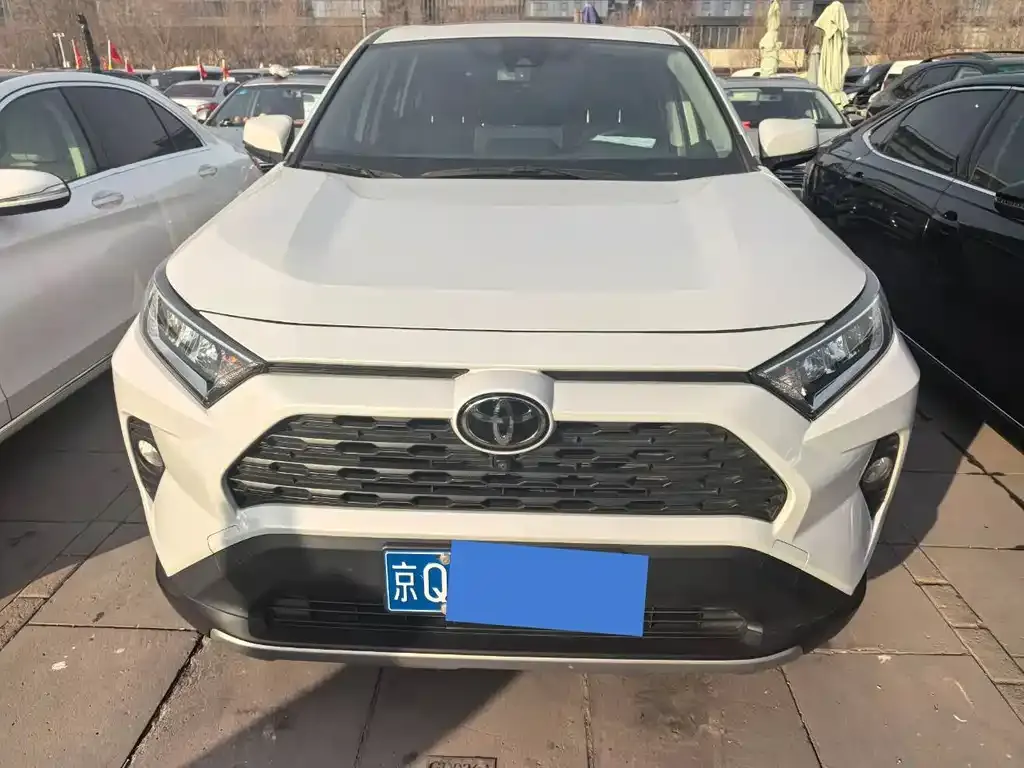 Toyota RAV4 — фото 2