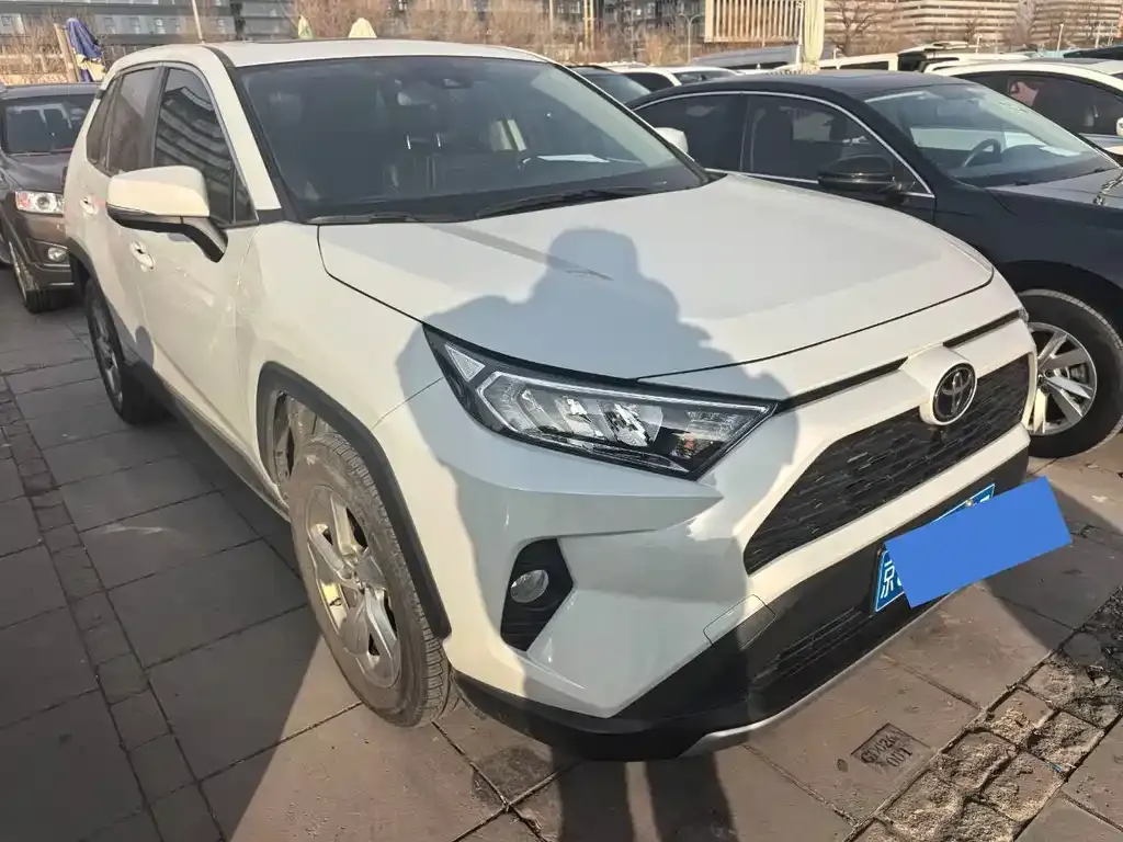 Toyota RAV4 — фото 4