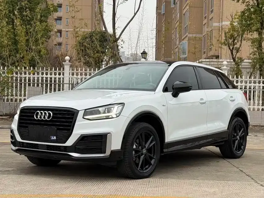Audi Q2L — фото 1