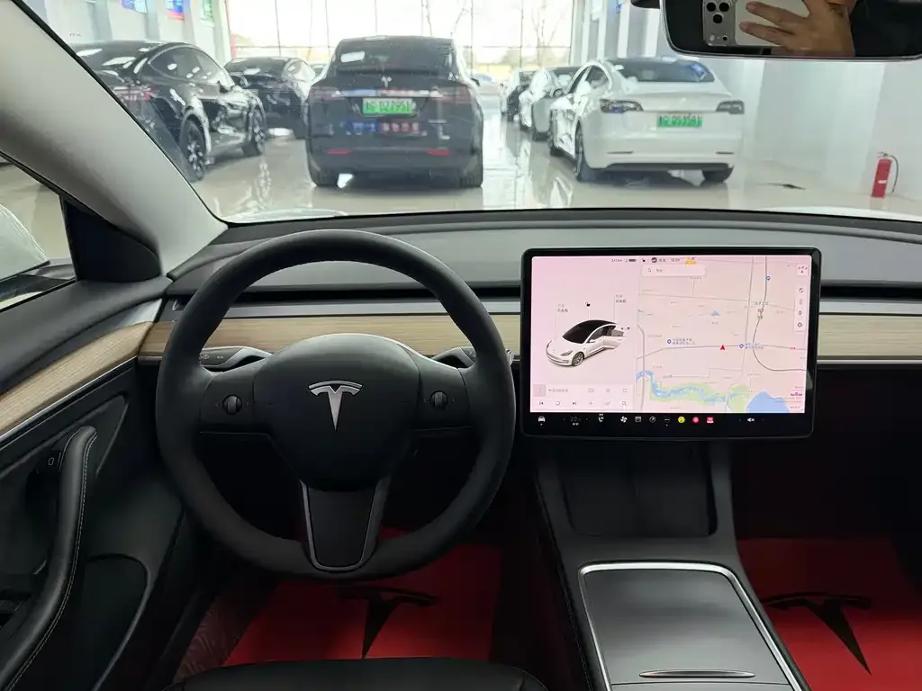 Tesla Model 3 — фото 7