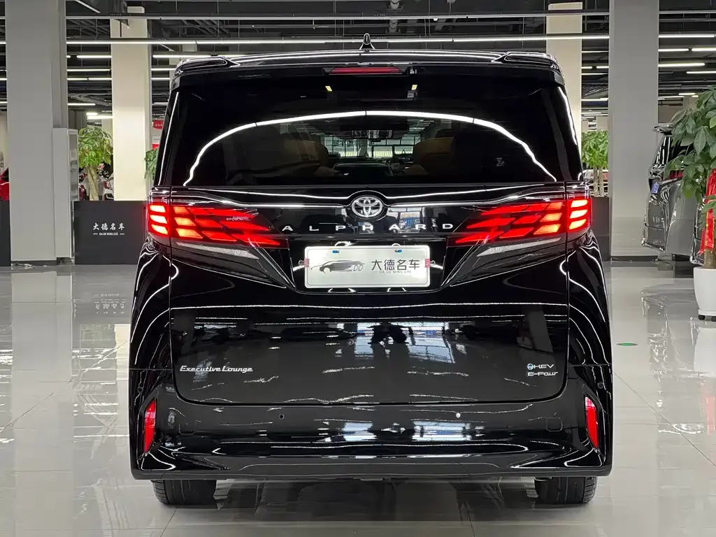 Toyota Alphard — фото 3
