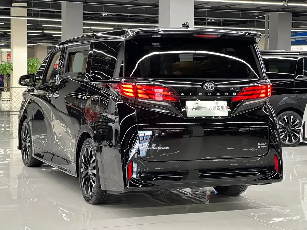 Toyota Alphard — фото 7