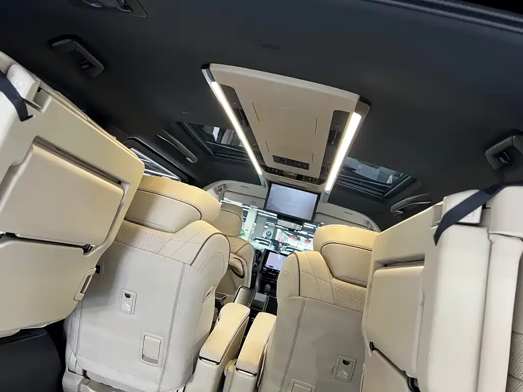 Toyota Alphard — фото 2